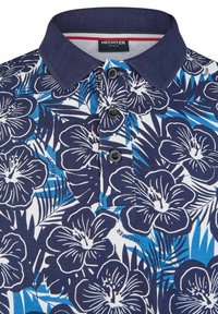 Navy-blaues Poloshirt mit floralem Muster in Weiß und Hellblau, mit einem Kragen und drei schwarzen Knöpfen.