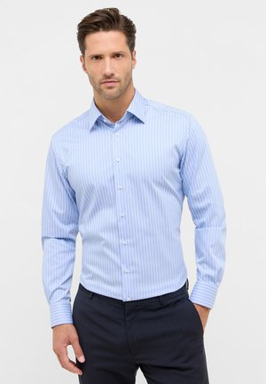 BAUMWOLLHEMD - MODERN FIT - Hemd - hellblau