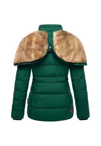 Grön puffjacka med fuskpälskrage. Har dragkedjestängning, två knappar i midjan och quiltad textur för isolering.