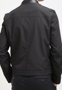 HUGO Tunn jacka - black