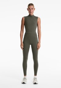 OYSHO EVERMOVE CREASE - Top - brown