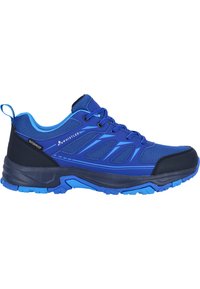Blå vandringsko med en texturerad överdel, vattentåliga material, svarta accenter och en robust gummisula med greppmönster.