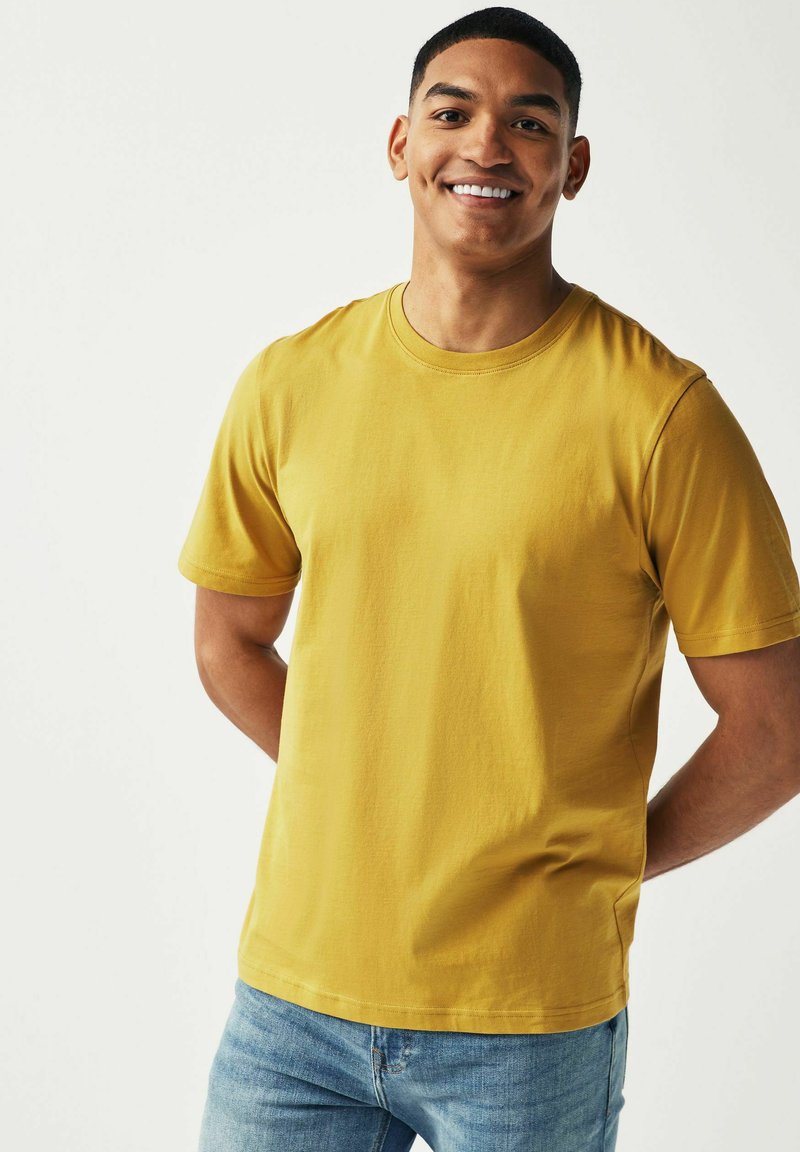 Next - ESSENTIAL CREW NECK REGULAR - Tricou basic - yellow, Extindeți