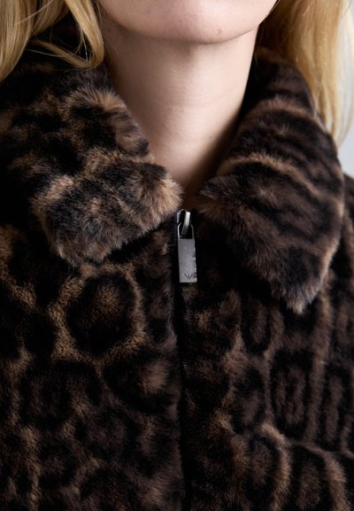 Leopard print faux fur jacket with a soft texture, collar, and a black zipper featuring a small logo detail. Dark and light brown tones.