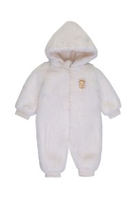 Jumpsuit bianco in pelliccia sintetica con cappuccio, maniche e caviglie con polsini. Presenta una piccola toppa ricamata con la faccia di un animale sul petto. Texture morbida.
