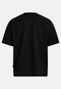 Crni kratki rukavi T-shirt izrađen od pamuka, s klasičnim krojem okruglog dekoltea, opuštenog kroja i bez vidljivih uzoraka ili akcenta.
