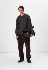 Barbour TAINSBURY CREW NECK  - Pulóver - dark oak
