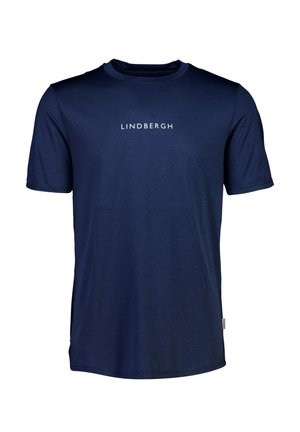 Donkerblauw T-shirt met korte mouwen, gemaakt van ademend materiaal, met een ronde hals en het woord "LINDBERGH" in het wit gedrukt over de borst.