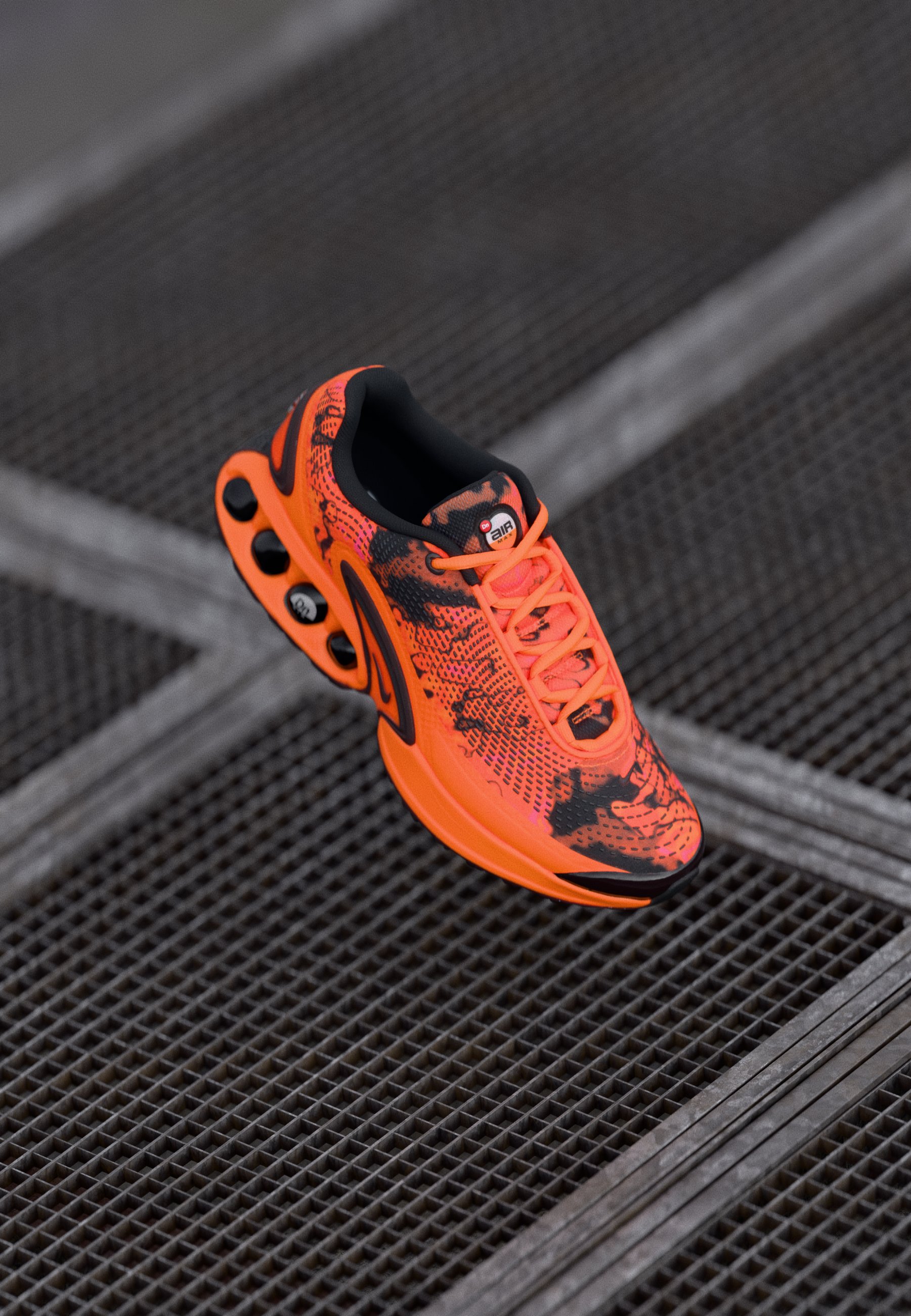 Nike Sportswear AIR MAX DN NRG - Sneakers low - total orange/black