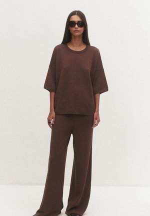 Le Collet, - Sweter