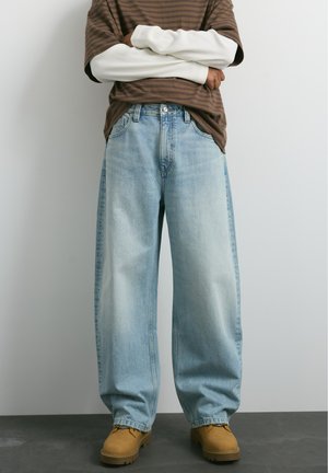 PULL&BEAR, BALLOON - BAGGY JEANS - Jeans baggy - blue denim