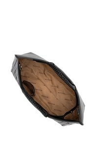 Zwarte leren tote bag met een gestructureerde buitenkant en een lichtbruine binnenvoering. Voorzien van een ritssluiting en een binnenzak.