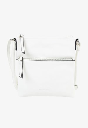 Weißes Leder-Crossbody-Taschentuch mit einer Reißverschlusstasche auf der Vorderseite. Verfügt über schwarze Akzente und einen verstellbaren Riemen. Glatte Textur mit minimaler Markenkennzeichnung.