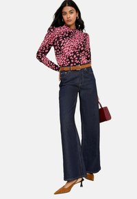 REGULAR FIT -PRINTED  - Blusa - burgundy animal