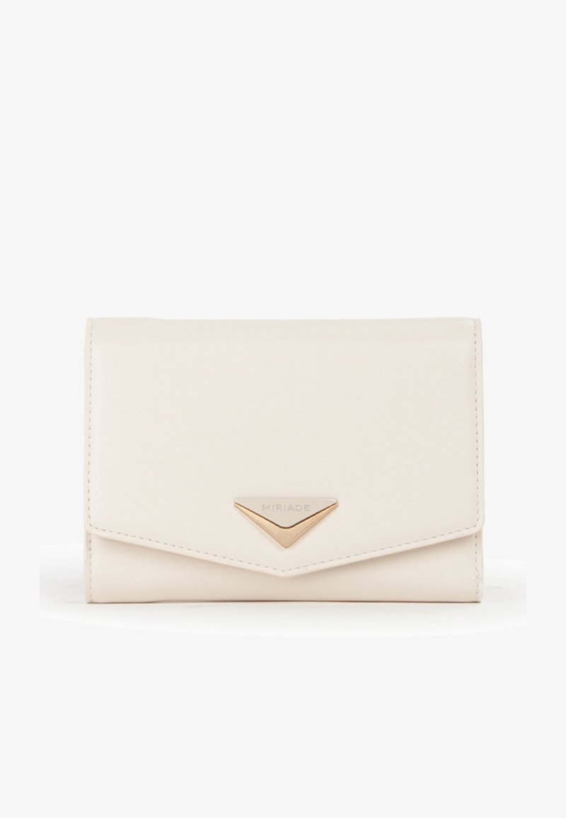 Portefeuille rectangulaire de couleur crème avec un fermoir triangulaire en métal or et argent portant l'inscription "MIRIADE" sur le rabat avant.