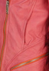 Maze Lederjacke - pink