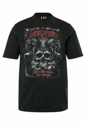 T-shirt en coton noir avec un design graphique représentant un crâne, des cornes et la phrase "Serpents et Acier", avec des accents blancs et rouges.