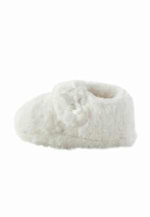 Weißer flauschiger Babyschuh mit einer kleinen Stoffschleife an der Seite, entworfen für Wärme und Komfort.