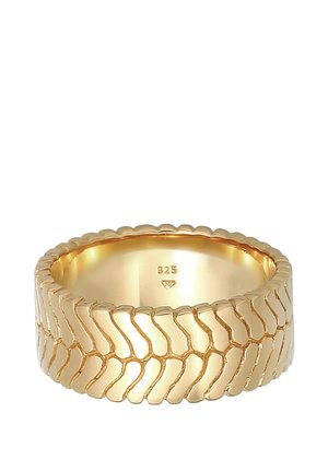 Bague anneau en or avec un motif chevron texturé et répété, et le poinçon "925" estampillé à l'intérieur, sur la surface lisse.