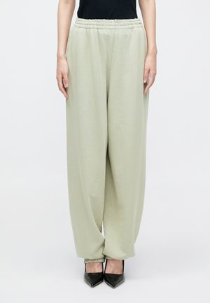 - Spodnie treningowe