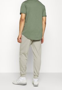 Calvin Klein Jeans Teplákové kalhoty - grey