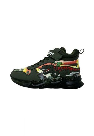 Sneaker alte, in materiale sintetico verde, con grafiche di dinosauri, suola nera, cinturino regolabile con il testo "RAGAZZI" e accenti vivaci.