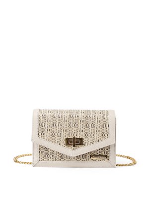 Borsa a tracolla con esterno in ecopelle color crema, motivo intrecciato sul risvolto, tracolla in catena dorata e chiusura rettangolare.