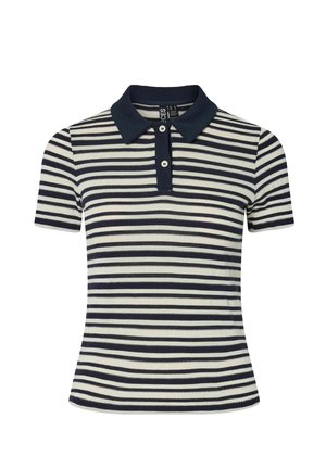 Stripet polo skjorte laget av bomull; har marineblå og kremfargede horisontale striper, korte ermer, en knappestolpe og en marineblå krage.