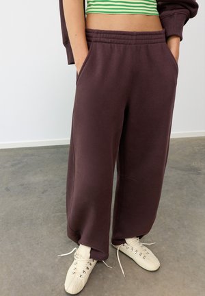 PULL&BEAR BARREL FIT - TRACKSUIT TROUSERS - Tepláky - brown