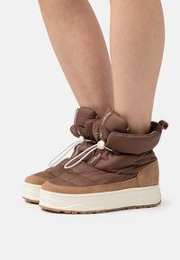KORE - Botines con cordones - cognac