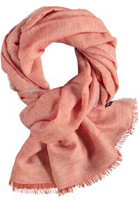 Bufanda coral hecha de un tejido ligero, con un diseño con textura y bordes deshilachados, dispuesta en un bucle suelto.