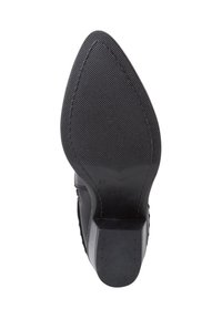 Černá podešev boty s texturovaným povrchem, konturovaným tvarem a nízkým blokovým podpatkem. Obsahuje hladký povrch a jasné velikostní označení.