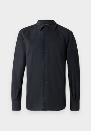 Chemise noire à manches longues avec un col standard, fermeture à boutons à l'avant, en tissu lisse, présentant une coupe droite et des poignets boutonnés.