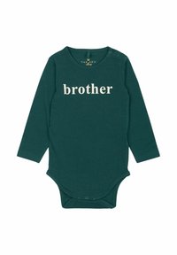 Groene longsleeve romper van zacht katoen met een ronde hals. Beschikt over het woord "broer" in crèmekleurige tekst op de borst.