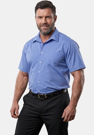 Men Plus, HALBARM VARIO-KRAGEN COMFORT FIT - Vapaa-ajan kauluspaita - light blue