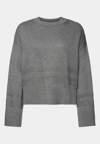 Pull gris tricoté à manches longues avec col rond, poignets et ourlet côtelés, et fines rayures horizontales texturées sur le corps et les manches.