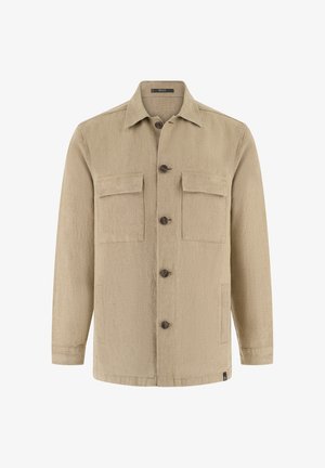 Veste-chemise beige à manches longues avec deux poches poitrine à rabat, poches latérales, col classique, et boutons marron.