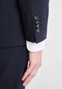 Thumbnail Image 10