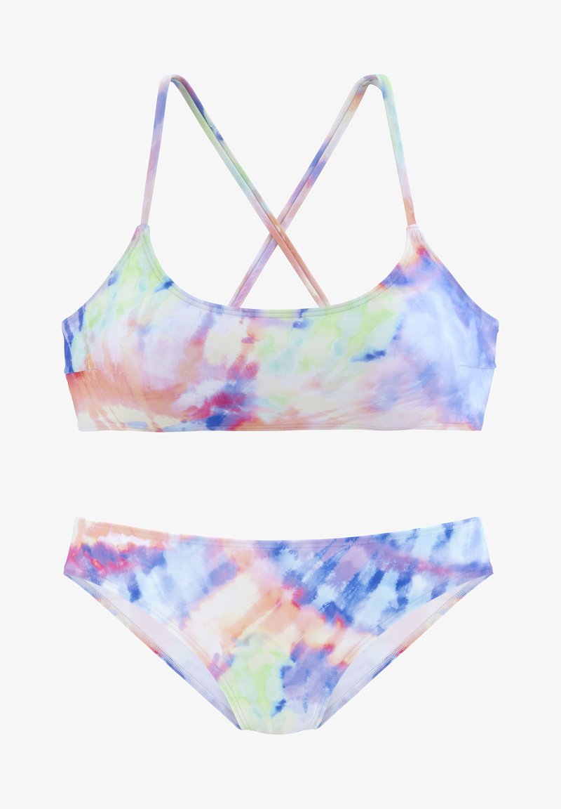 Zestaw bikini w technice tie-dye, charakteryzujący się kolorowym połączeniem pastelowych odcieni. Góra ma skrzyżowane ramiączka i gładką teksturę, natomiast dół jest w niskim stanem.