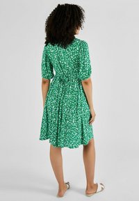 JoJo Maman Bébé DITSY PRINT V-NECK MATERNITY - REGULAR FIT - Tričkové šaty - green floral