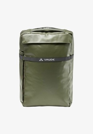 Zaino verde in nylon con forma rettangolare, dotato di tasca frontale, cinturini laterali regolabili e logo del marchio sul davanti.