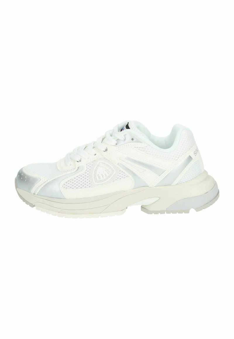 Scarpa da ginnastica bianca con pannelli in rete, accenti in sintético liscio e suola ammortizzata. Presenti lacci e marchio.