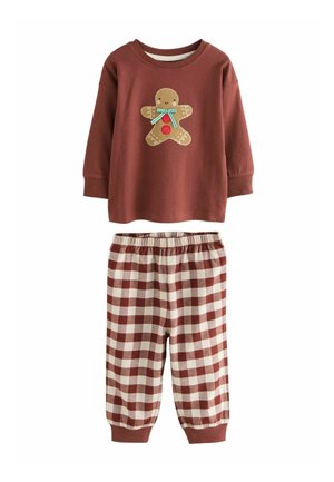 Rød langærmet top med en peberkage mand applikation og ternede beige og røde pyjamasbukser med elastisk talje.