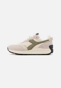 Diadora Ratrile Diadora RACE UNISEX - Trainers - pristine/whitecap gray/off-white - Zalando