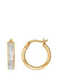 Złote kolczyki w kształcie kół z fakturowanym srebrnym wnętrzem. Projekt obejmuje wypolerowane wykończenie oraz bezpieczny mechanizm zapięcia.