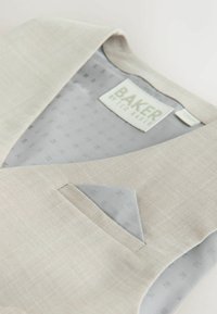 Beige texturerad väst med ljusgrått mönstrat foder och matchande näsduk, märkt "Baker by Ted Baker."