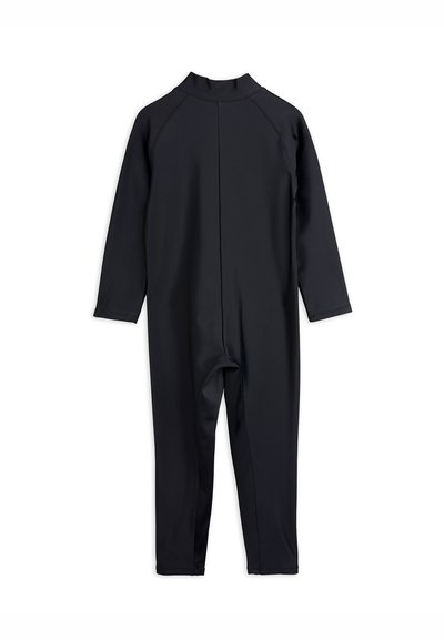 Juodas neopreninis kostiumas su ilgomis rankovėmis, aukštu kaklu ir be užtrauktuko nugaros dizainu, pagamintas iš elastingos, lygaus paviršiaus medžiagos. Turima aptempta siluetas.