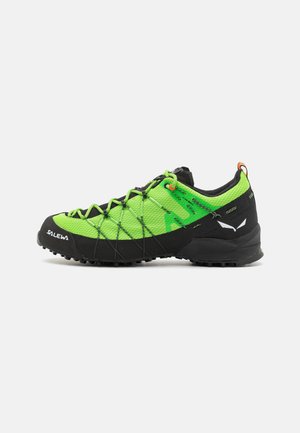 Salewa WILDFIRE 2 M - Hiking shoes - pale frog/black