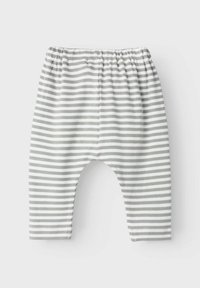 Pantaloni per neonati grigio e bianchi a righe, caratterizzati da una vita elastica e una vestibilità comoda, con una forma ampia alle gambe per facilitare i movimenti.