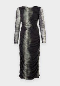 Rochie neagră cu mâneci lungi, transparente, cu volane, design asimetric și un model tie-dye care trece de la negru la gri, până la genunchi.